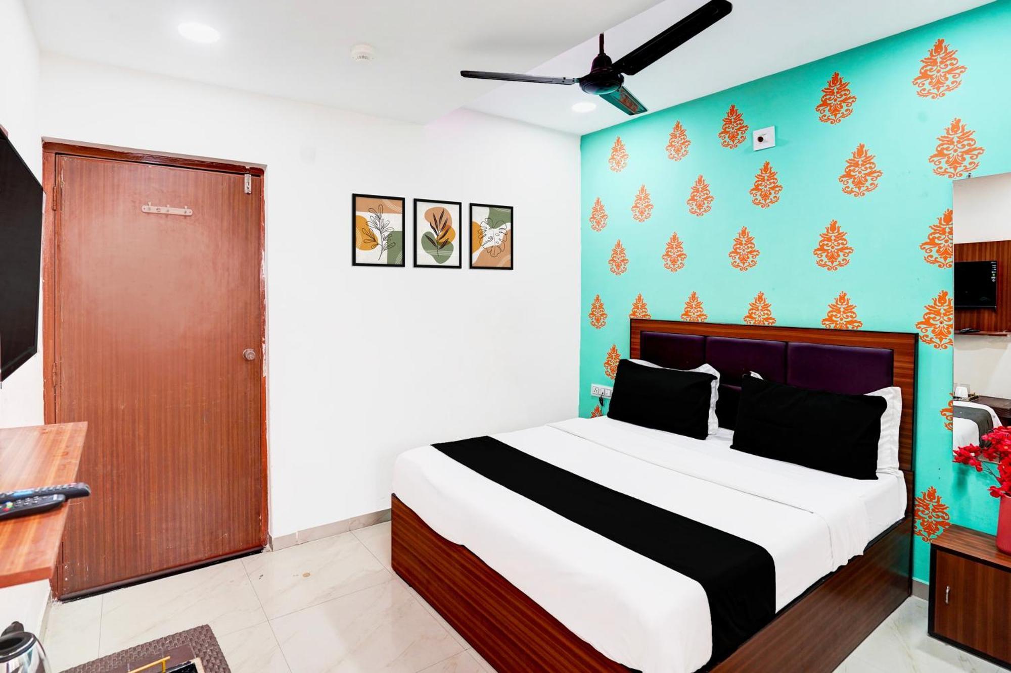 Super Hotel O Geeta Mandir Formerly Hotel Green Park Ahmedabad Ngoại thất bức ảnh