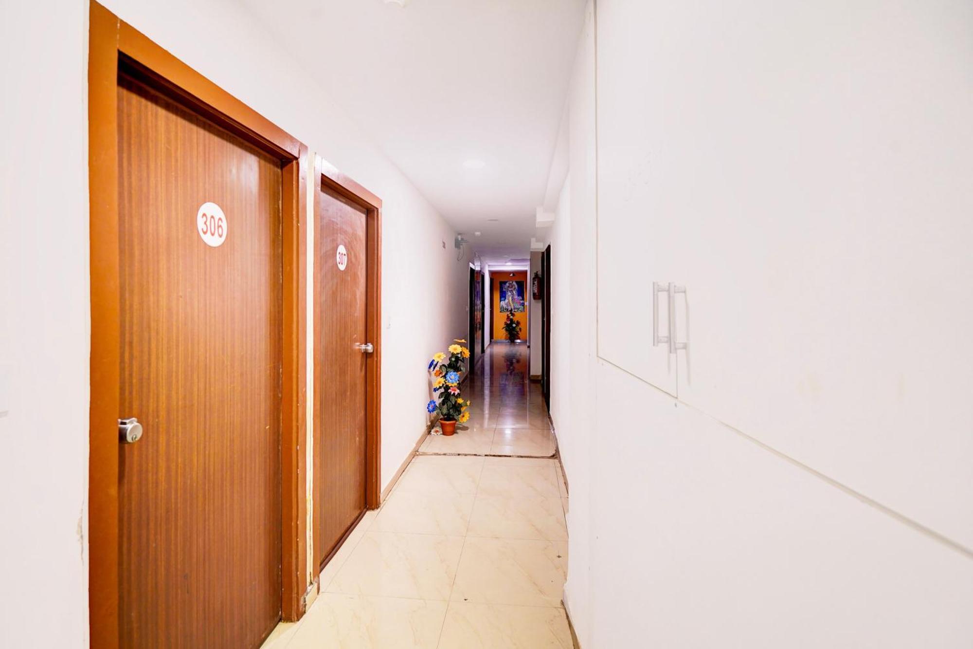 Super Hotel O Geeta Mandir Formerly Hotel Green Park Ahmedabad Ngoại thất bức ảnh