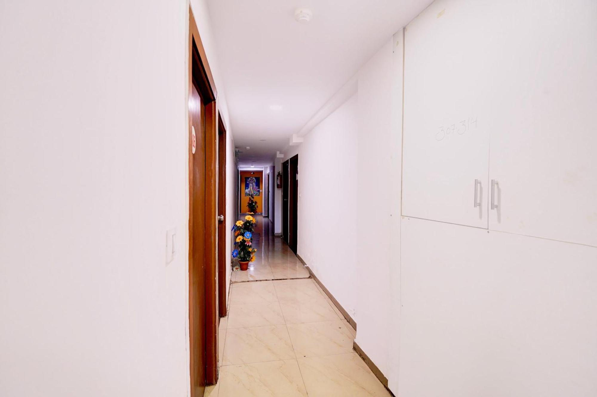 Super Hotel O Geeta Mandir Formerly Hotel Green Park Ahmedabad Ngoại thất bức ảnh