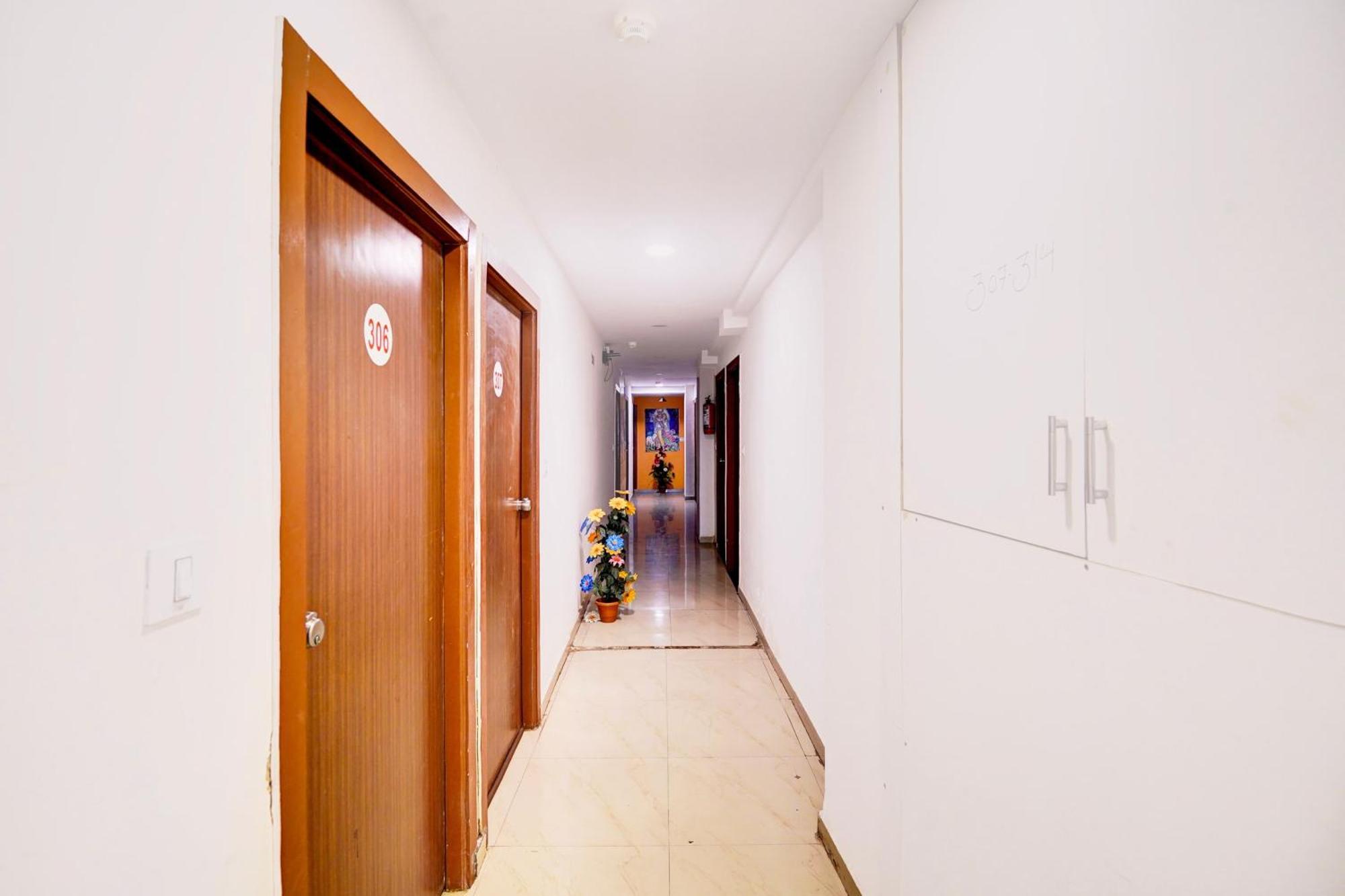 Super Hotel O Geeta Mandir Formerly Hotel Green Park Ahmedabad Ngoại thất bức ảnh