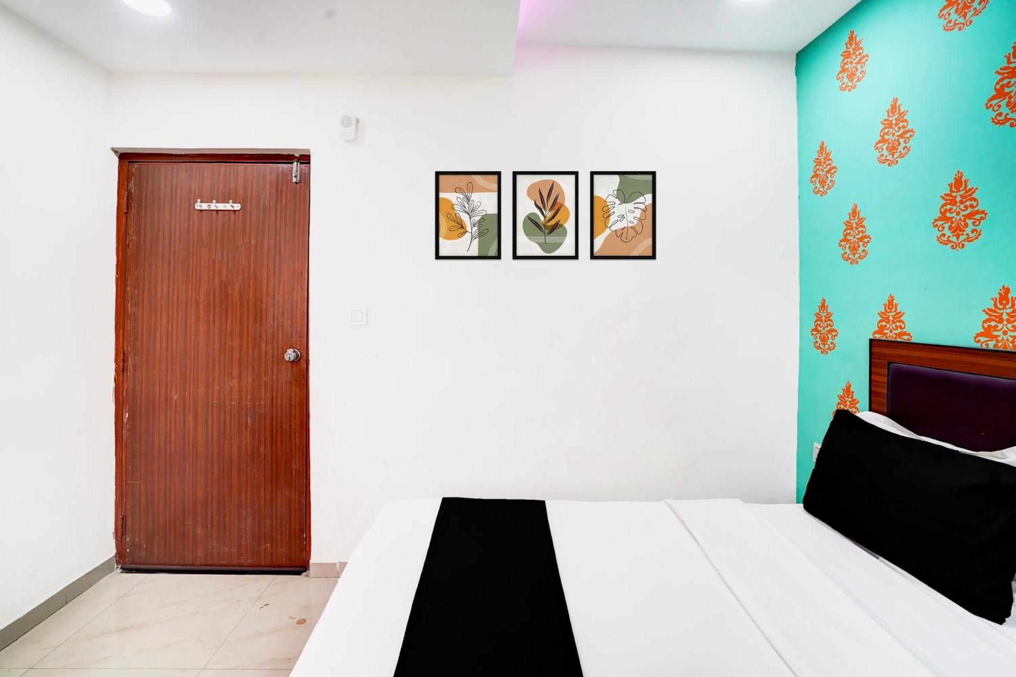 Super Hotel O Geeta Mandir Formerly Hotel Green Park Ahmedabad Ngoại thất bức ảnh