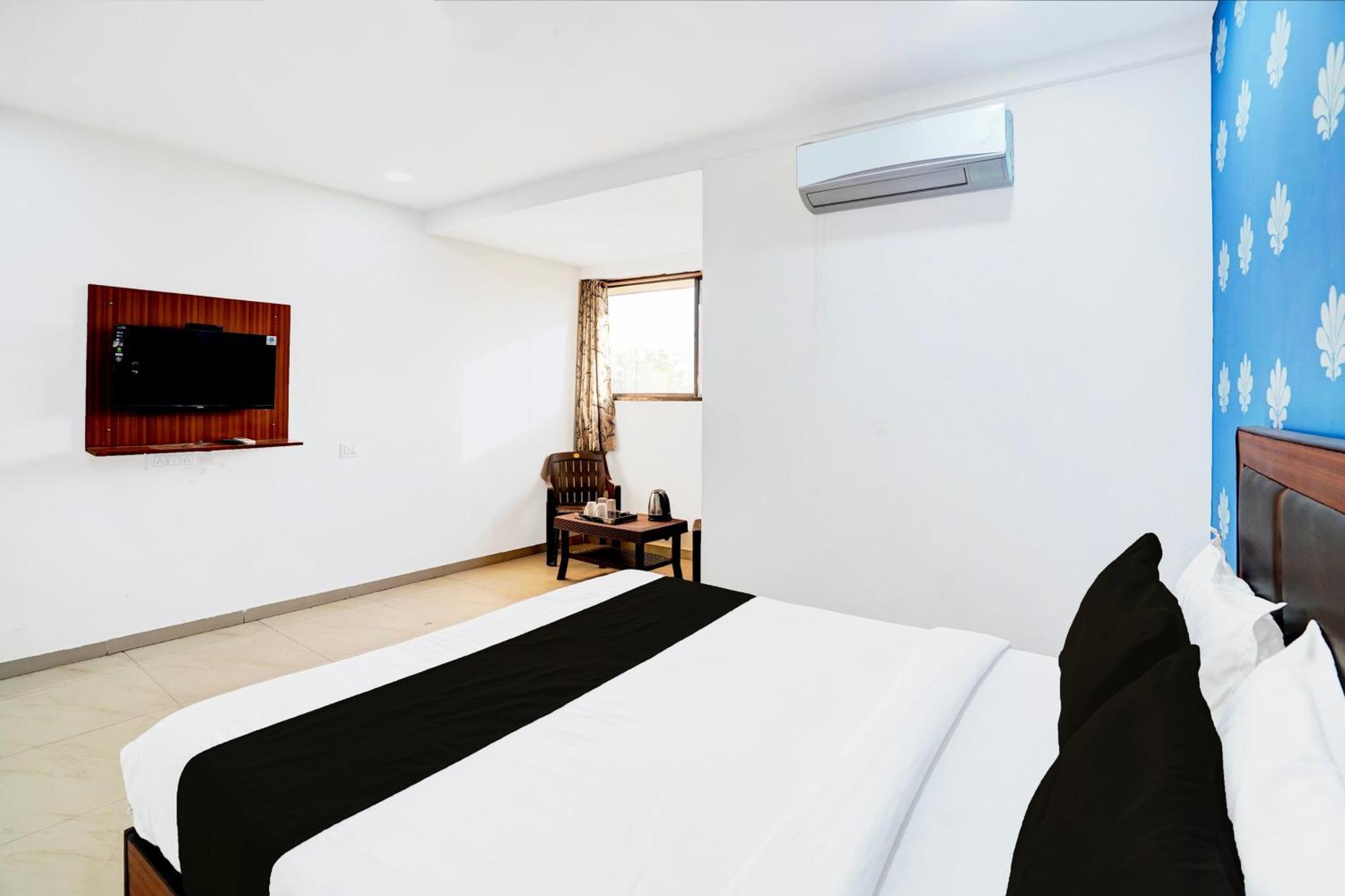 Super Hotel O Geeta Mandir Formerly Hotel Green Park Ahmedabad Ngoại thất bức ảnh