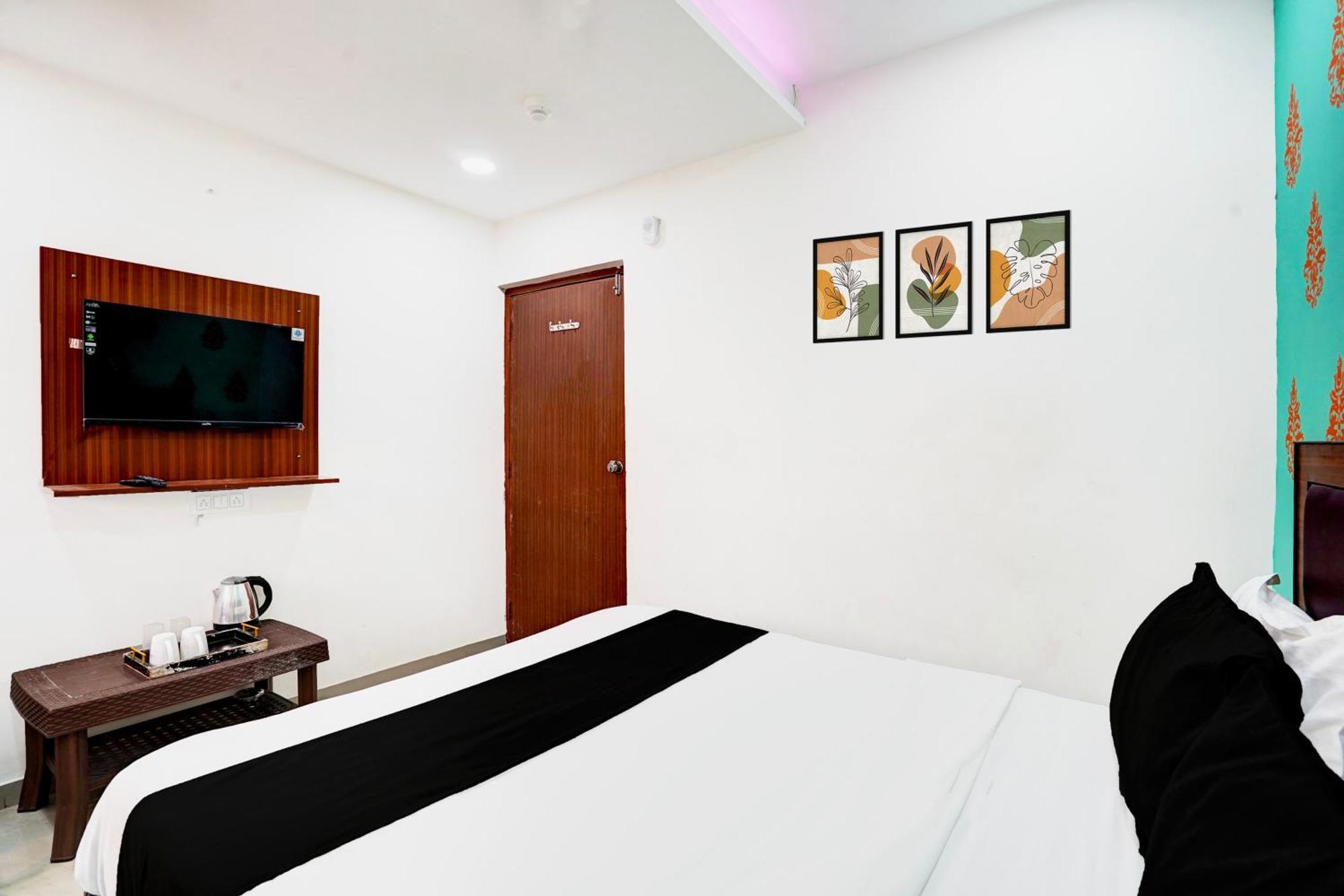 Super Hotel O Geeta Mandir Formerly Hotel Green Park Ahmedabad Ngoại thất bức ảnh