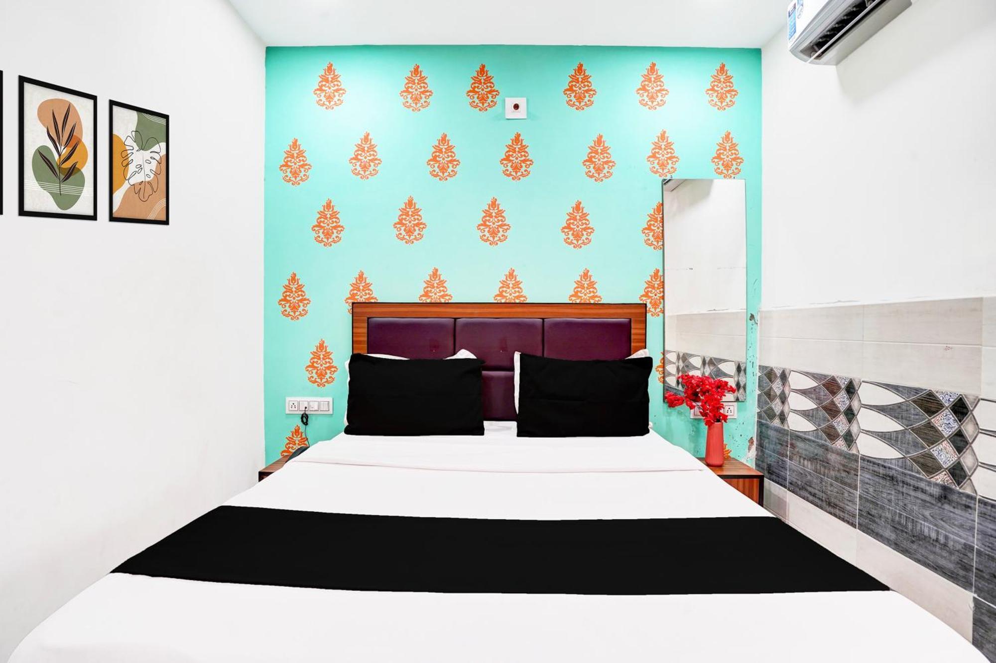 Super Hotel O Geeta Mandir Formerly Hotel Green Park Ahmedabad Ngoại thất bức ảnh